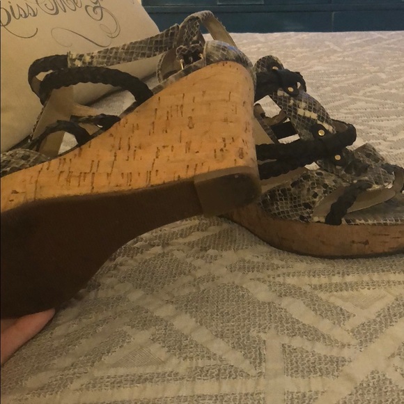 Guess wedge sandals - Picture 3 of 3